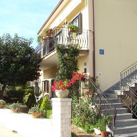 Apartment Complex Orzan Lovrecica Exterior photo